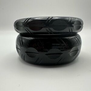 Splendette Black Carved Bangle Bracelet set